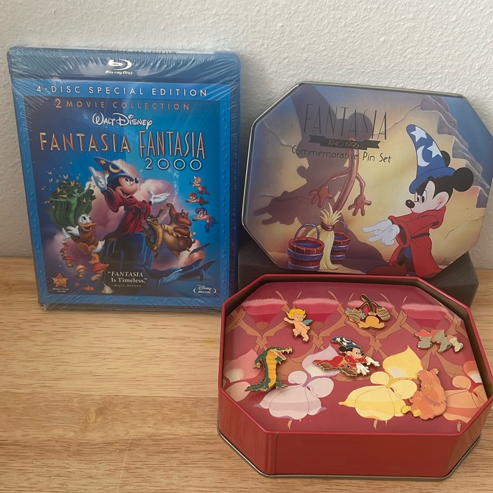 Fantasia Pins 1940 - 1995 and Fantasia 2000 Blue Ray/DVD, 4 Disc set.